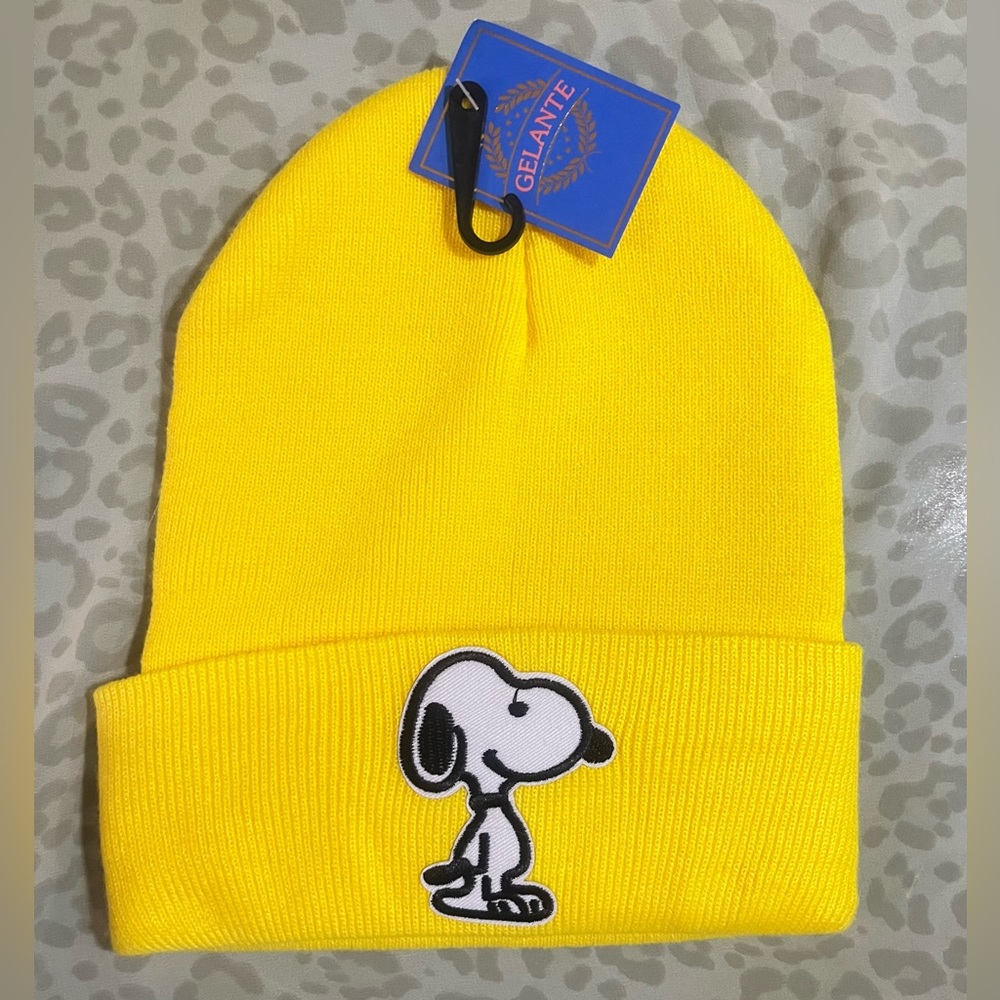 BNWT - Yellow 90s Snoopy Patch Cuffed Beanie